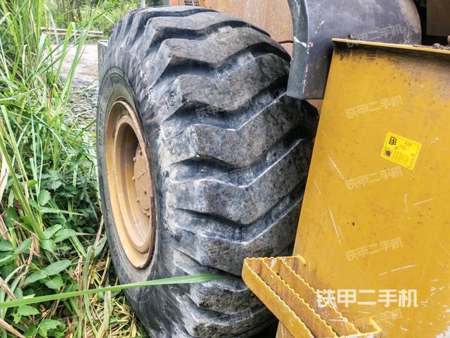 右前輪（行走機構(gòu)）