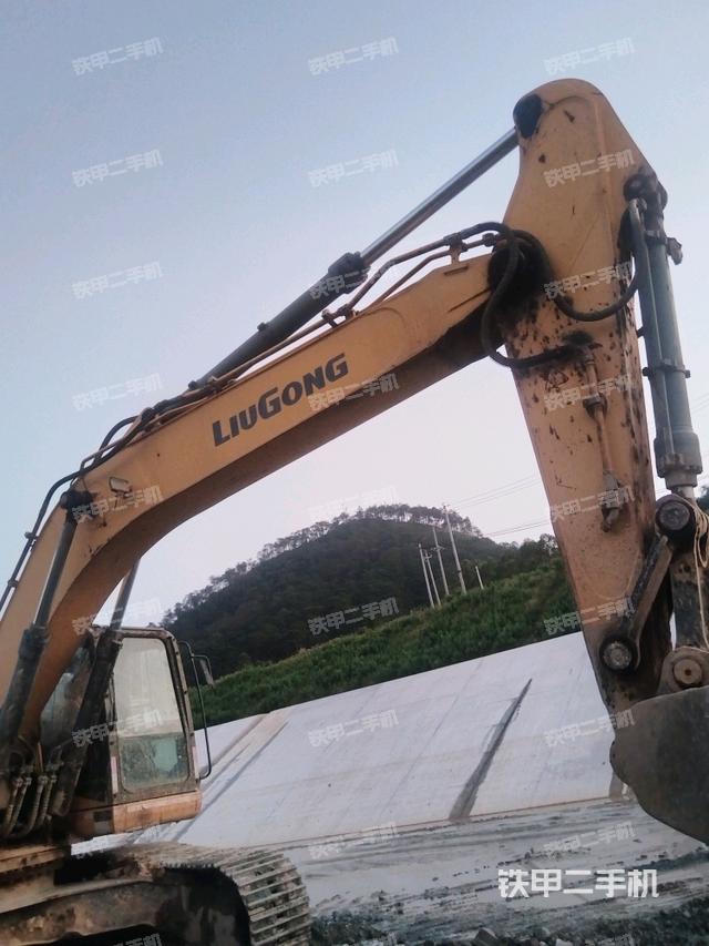 大臂整体 右侧（工作和回转装置）