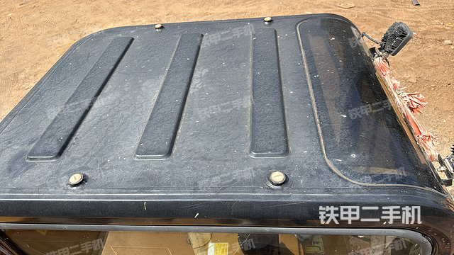 驾驶室顶部（整机外观）