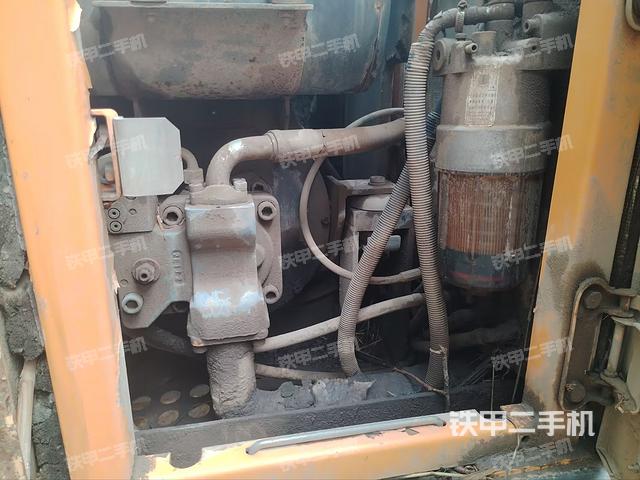液壓泵艙室正面整體(整機(jī)外觀) 液壓泵艙室正面整體(整機(jī)外觀)