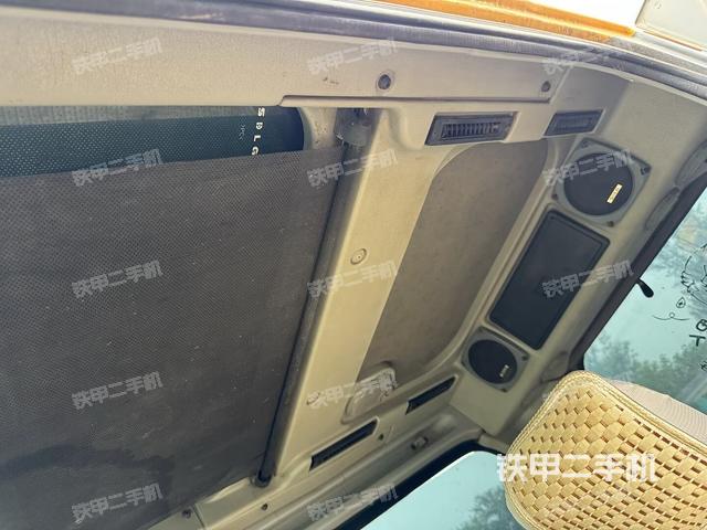 驾驶室顶部（整机外观）