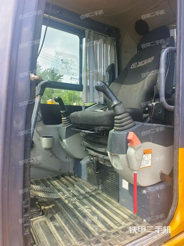 回轉(zhuǎn)馬達(dá)和主控閥(整機(jī)外觀) 回轉(zhuǎn)馬達(dá)和主控閥(整機(jī)外觀)