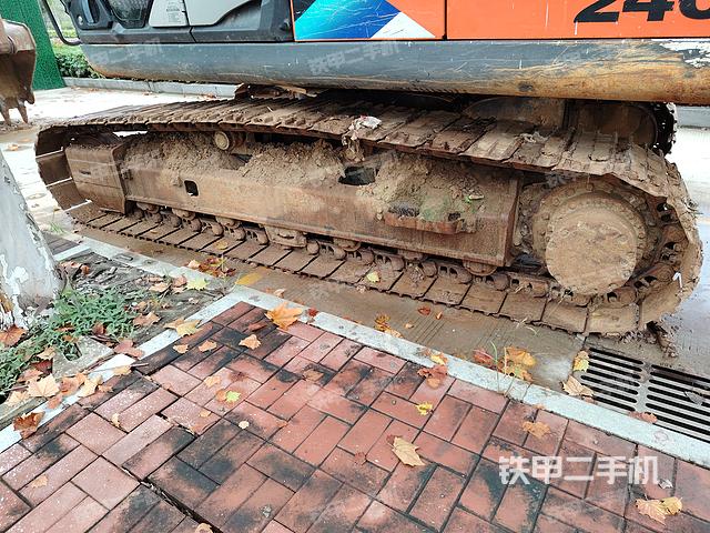 單側(cè)履帶整體(整機(jī)外觀) 單側(cè)履帶整體(整機(jī)外觀)