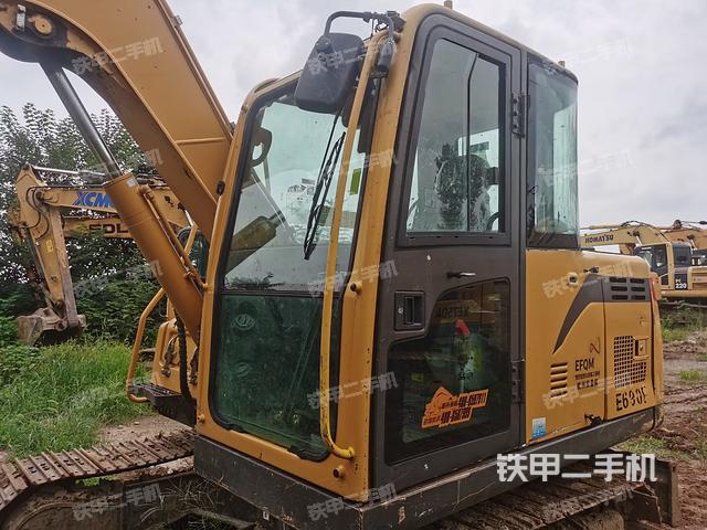 駕駛室整體(整機(jī)外觀) 駕駛室整體(整機(jī)外觀)