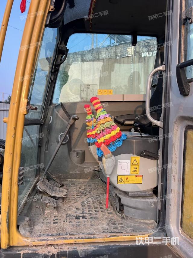 駕駛室頂部（整機(jī)外觀(guān)）