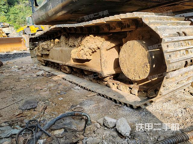 單側(cè)履帶整體(整機外觀) 單側(cè)履帶整體(整機外觀)