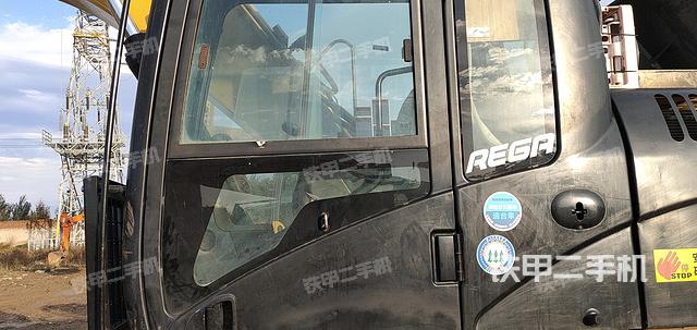 駕駛室整體(整機(jī)外觀) 駕駛室整體(整機(jī)外觀)