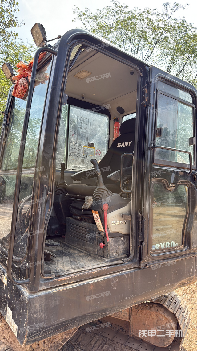 驾驶室整体（整机外观）