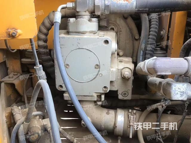 液壓泵艙室正面整體(整機(jī)外觀) 液壓泵艙室正面整體(整機(jī)外觀)