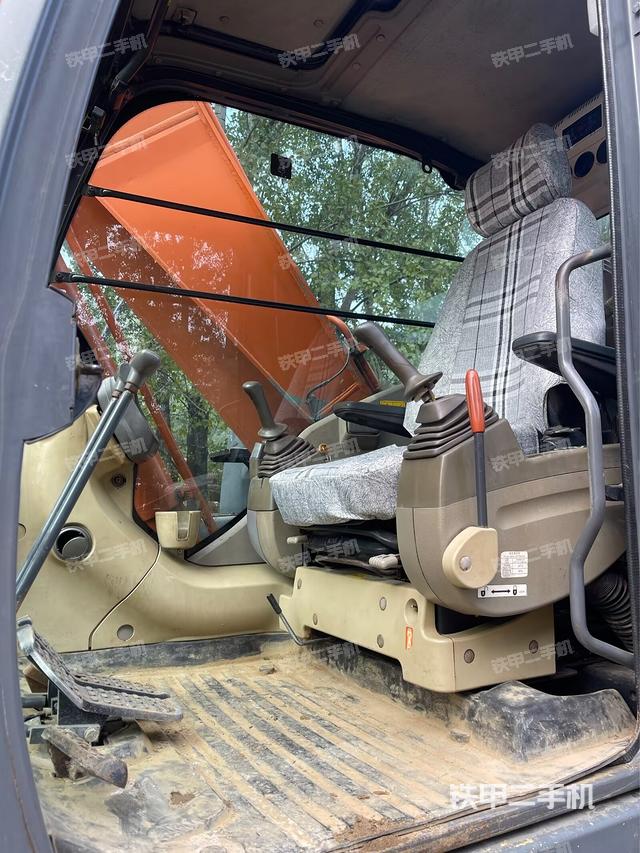 駕駛室整體（整機(jī)外觀）