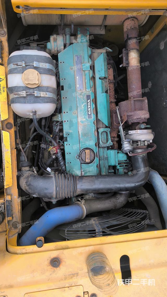 發(fā)動(dòng)機(jī)整體俯視(整機(jī)外觀) 發(fā)動(dòng)機(jī)整體俯視(整機(jī)外觀)