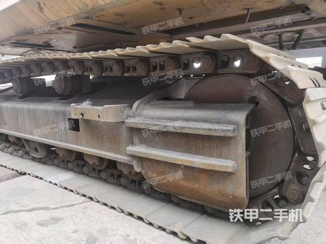 单侧履带整体(整机外观) 单侧履带整体(整机外观)