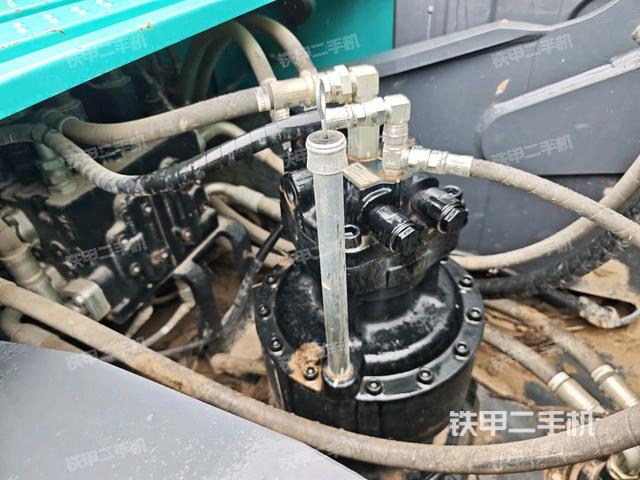 回转马达和主控阀（整机外观）