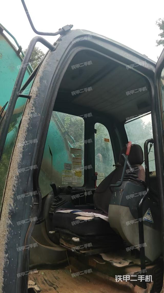 驾驶室整体(整机外观) 驾驶室整体(整机外观)