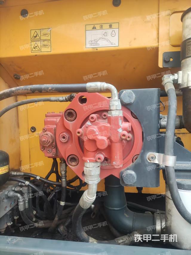 液压泵舱室正面整体(整机外观) 液压泵舱室正面整体(整机外观)