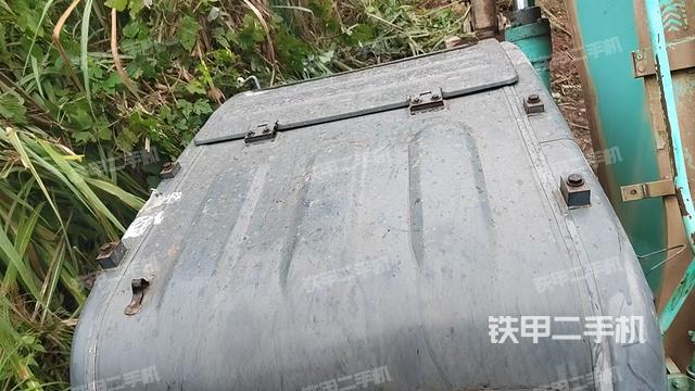 驾驶室顶部(整机外观) 驾驶室顶部(整机外观)