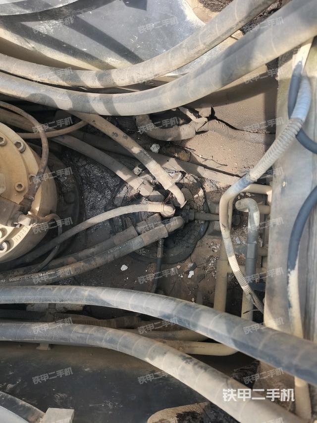 中央回轉(zhuǎn)接頭特寫（上車部件）