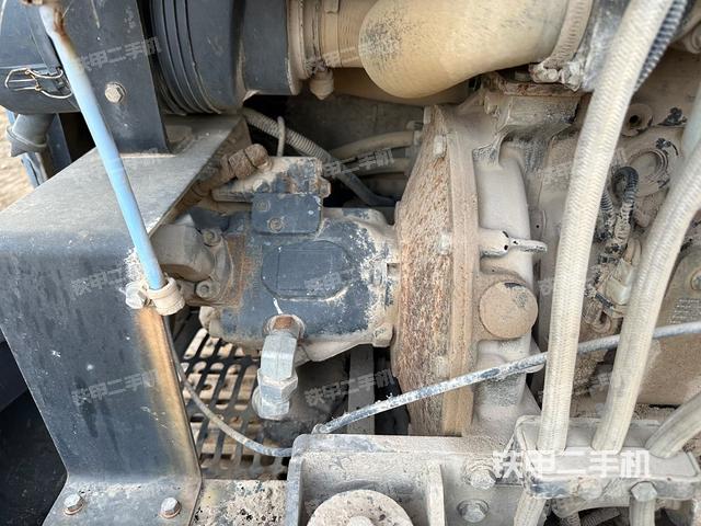 液壓泵艙室正面整體（整機(jī)外觀）