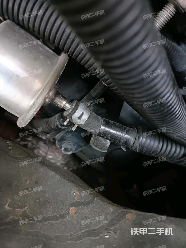 液壓泵艙室正面整體(整機外觀) 液壓泵艙室正面整體(整機外觀)