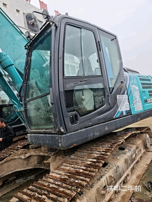 駕駛室整體（整機外觀）