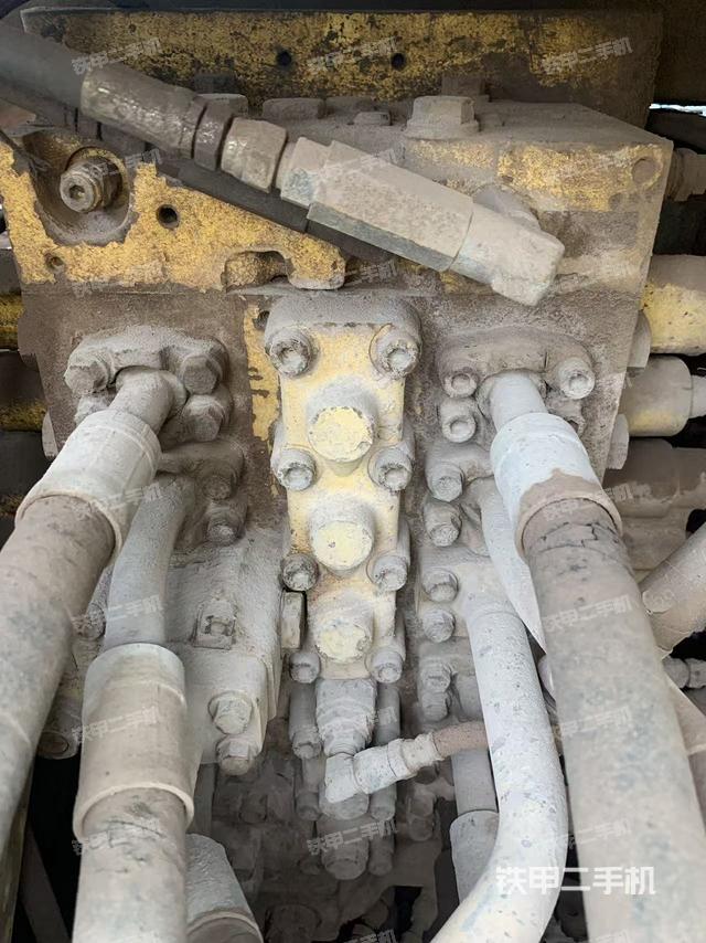 回转马达和主控阀（整机外观）