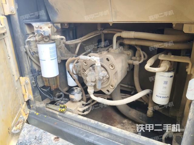 液壓泵斜45?左（大件艙室）