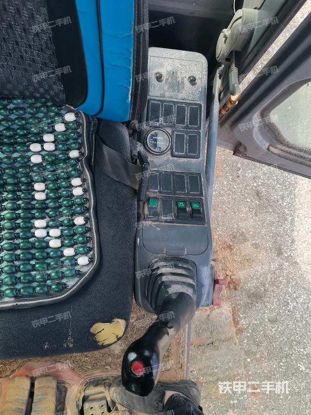 座椅左側(cè)控制臺/音響/含左手柄（駕駛室部分）