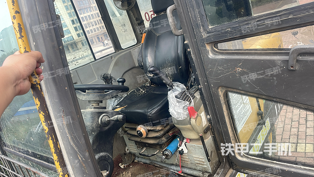 驾驶室整体(整机外观) 驾驶室整体(整机外观)