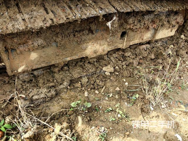 左側(cè)履帶整體?(行走機(jī)構(gòu)) 左側(cè)履帶整體?(行走機(jī)構(gòu))