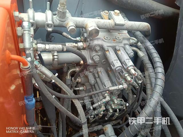 回转马达和主控阀（整机外观）