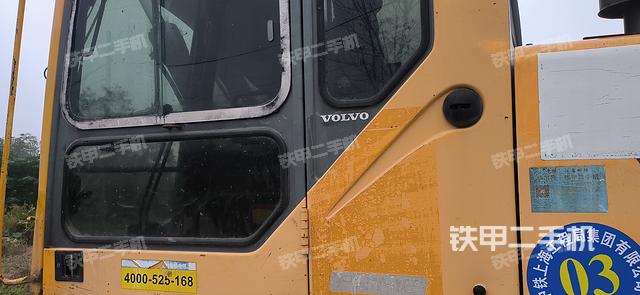 駕駛室整體(整機(jī)外觀) 駕駛室整體(整機(jī)外觀)