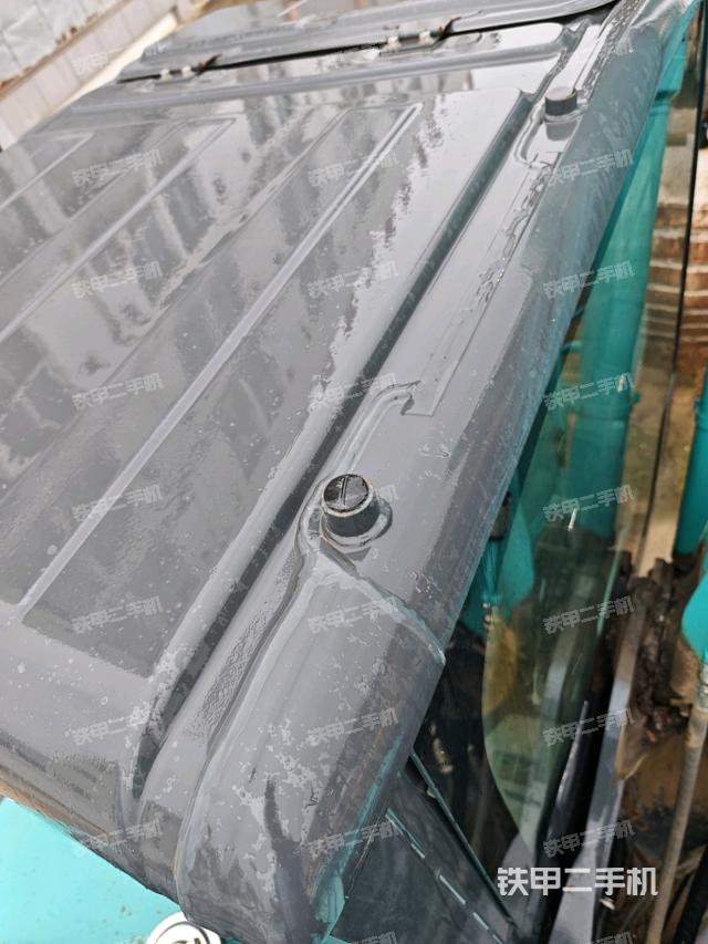 驾驶室顶部（整机外观）