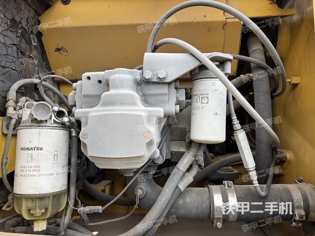 液壓泵艙室正面整體(整機(jī)外觀) 液壓泵艙室正面整體(整機(jī)外觀)