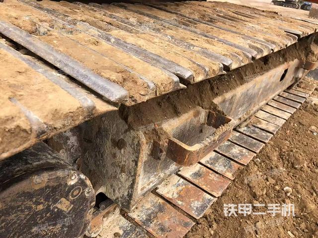 单侧履带整体(整机外观) 单侧履带整体(整机外观)