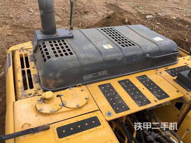 驾驶室顶部(整机外观) 驾驶室顶部(整机外观)