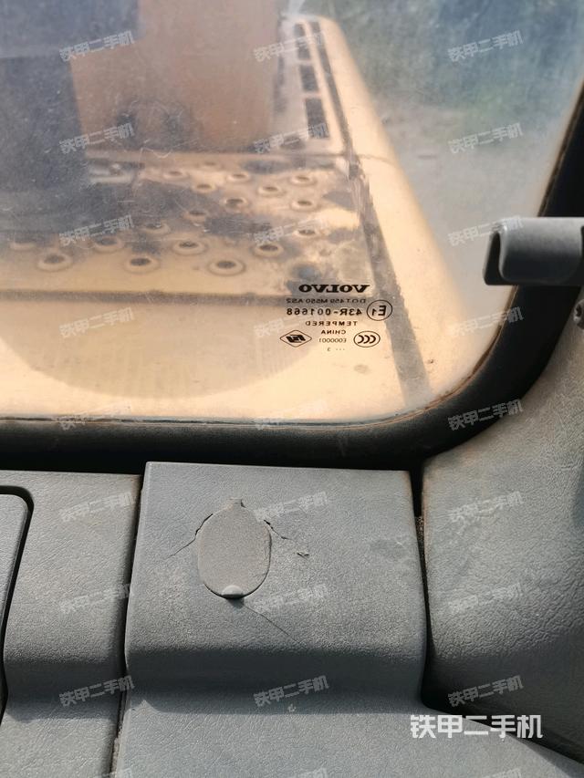 后窗玻璃角標（駕駛室部分）