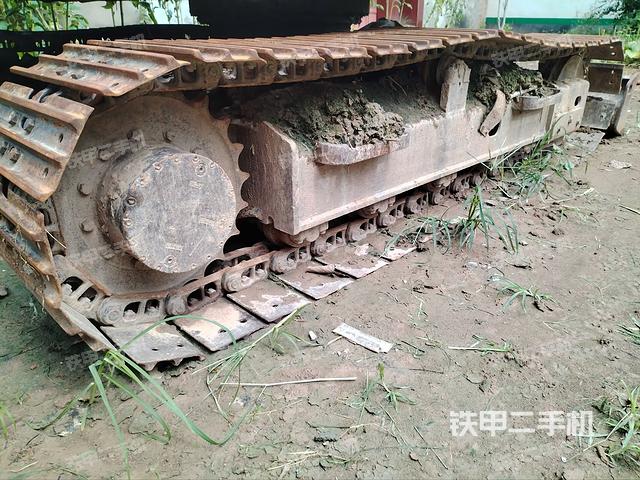 單側(cè)履帶整體(整機(jī)外觀) 單側(cè)履帶整體(整機(jī)外觀)