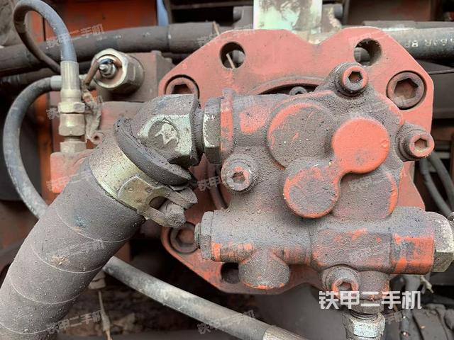 液压泵舱室正面整体(整机外观) 液压泵舱室正面整体(整机外观)