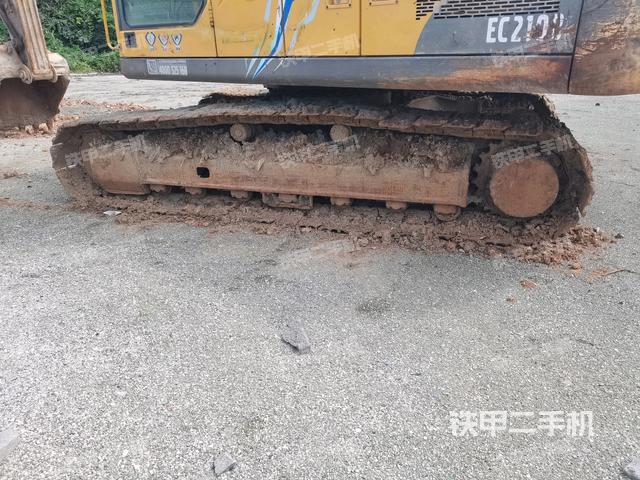 左側(cè)履帶整體?（行走機構(gòu)）