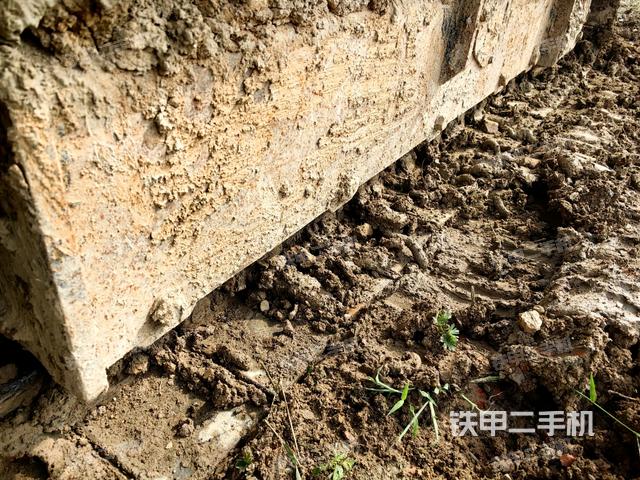 右側(cè)履帶整體?（行走機(jī)構(gòu)）