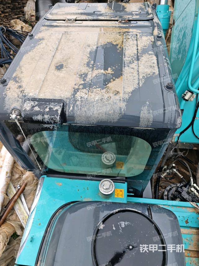 駕駛室頂部（整機外觀）