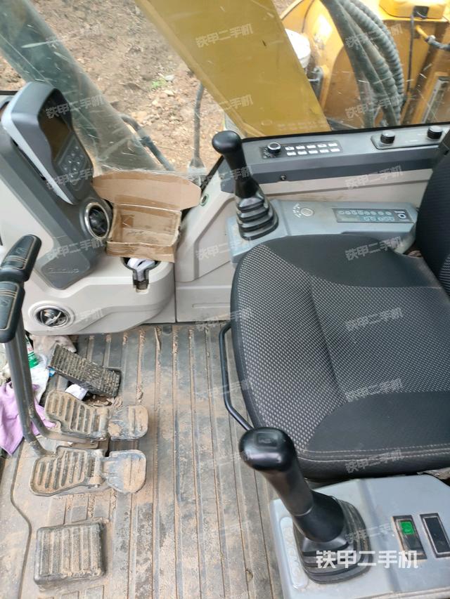 驾驶室整体（整机外观）