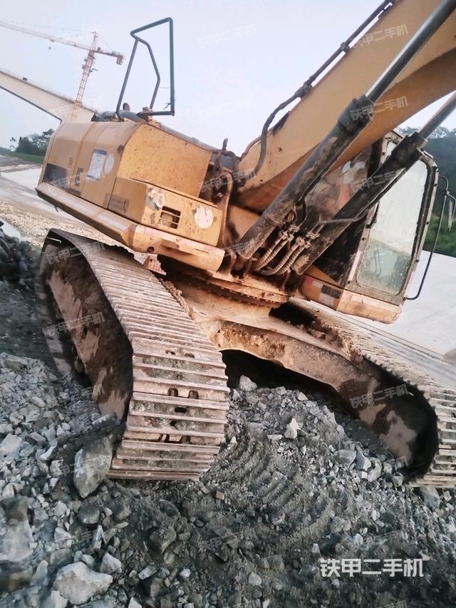 小臂整体左后（工作和回转装置）