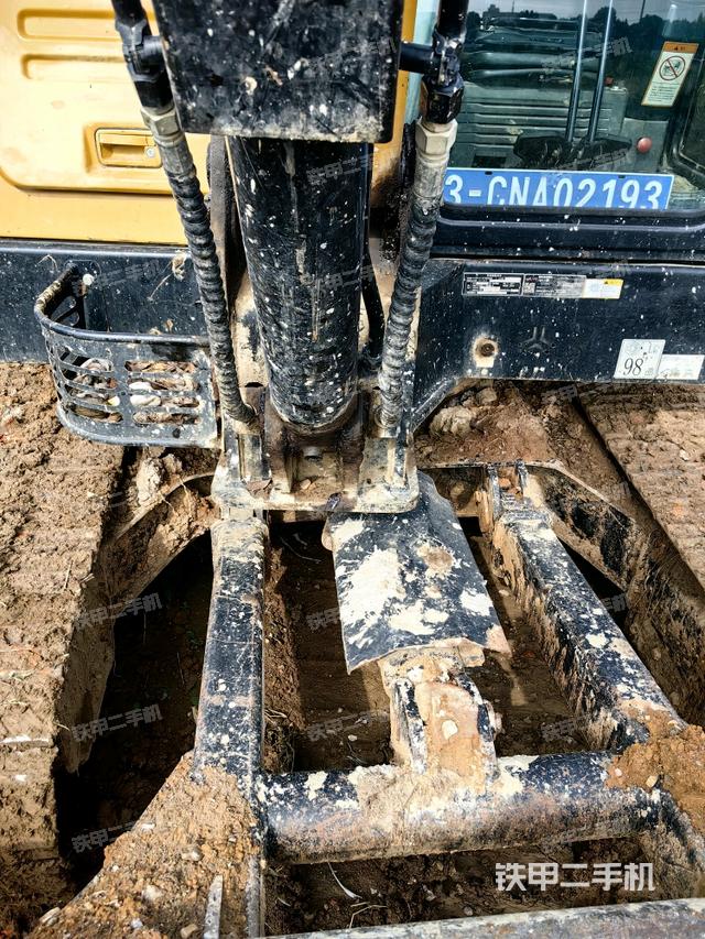 大臂根部?斜（工作和回轉(zhuǎn)裝置）