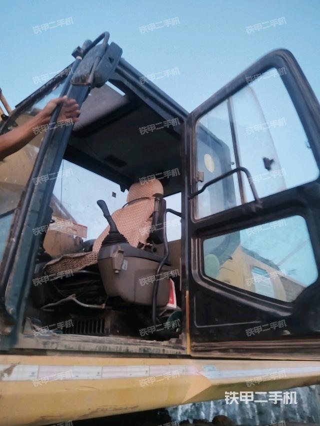 后窗玻璃角标（驾驶室部分）