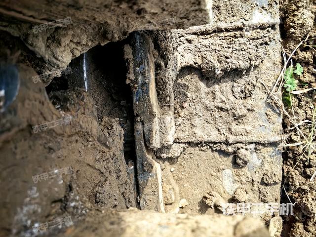 左驅(qū)動輪（行走機(jī)構(gòu)）