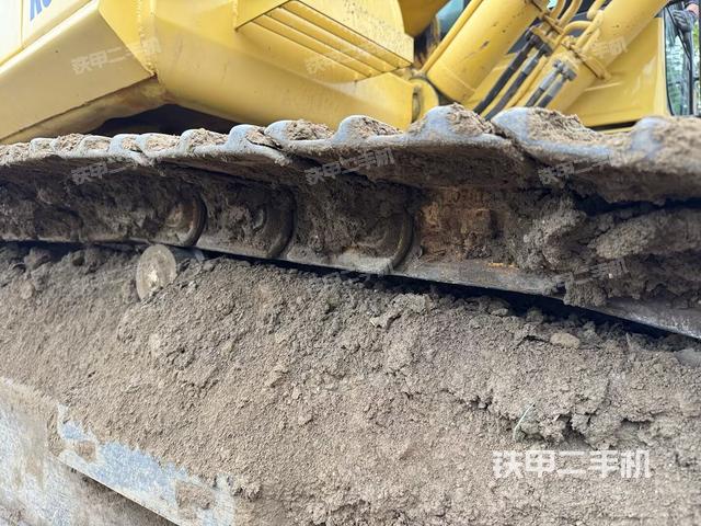 單側(cè)履帶整體(整機(jī)外觀) 單側(cè)履帶整體(整機(jī)外觀)