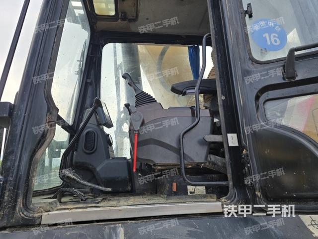 駕駛室整體（整機外觀）