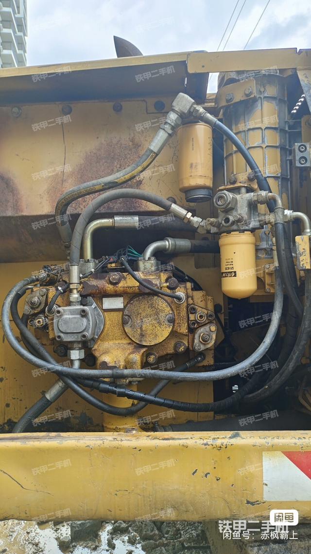 液壓泵艙室正面整體(整機(jī)外觀(guān)) 液壓泵艙室正面整體(整機(jī)外觀(guān))