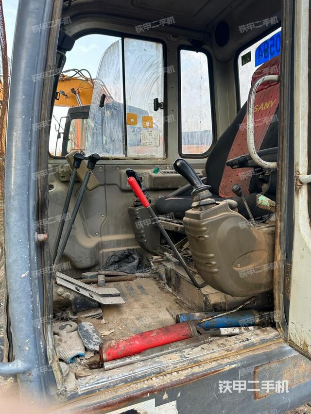 駕駛室整體（整機(jī)外觀）